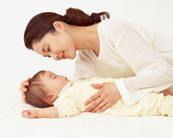 5 kiểu dỗ con ngủ nhà nào cũng thấy nhưng tiềm ẩn rủi ro mẹ cần biết